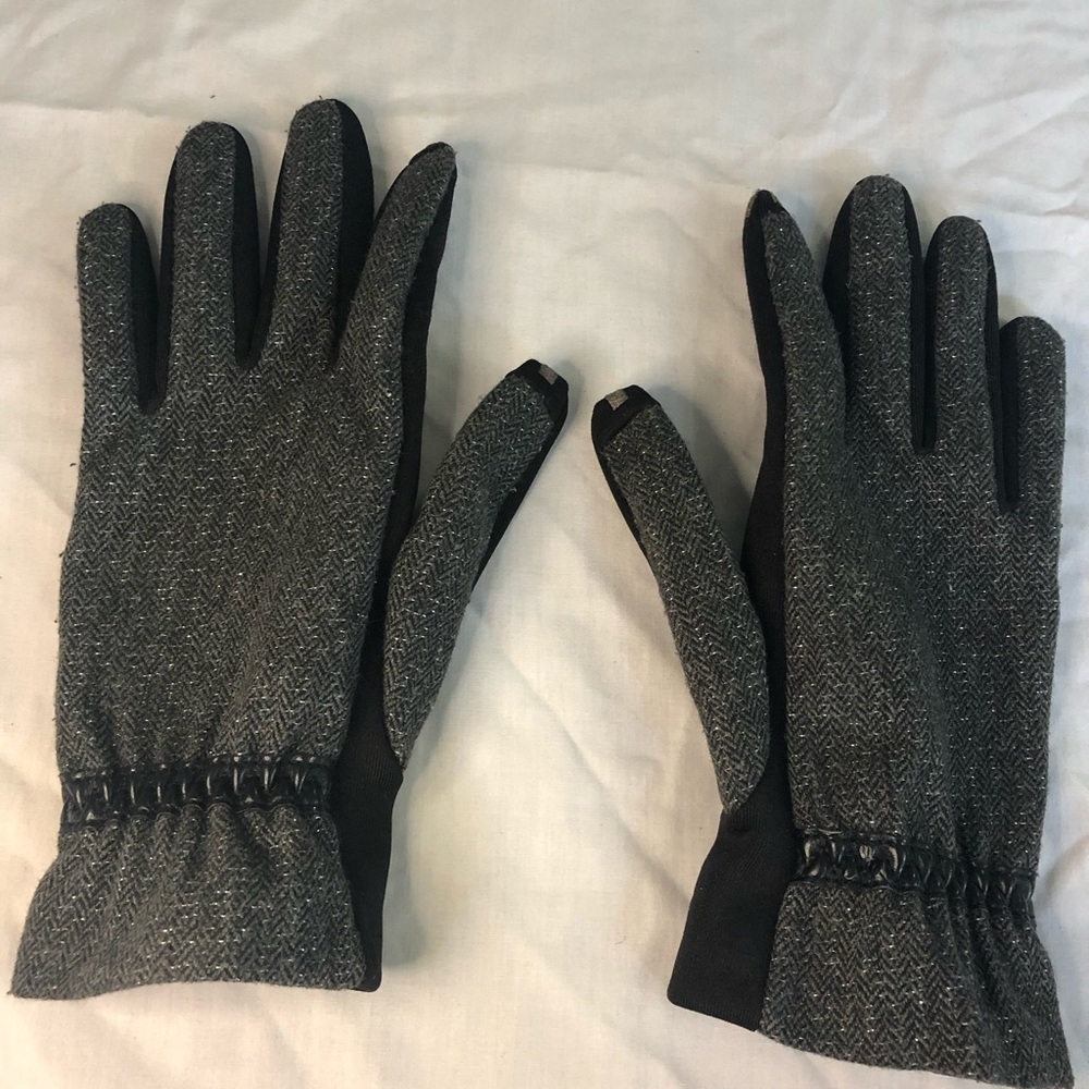 Touch screen gloves